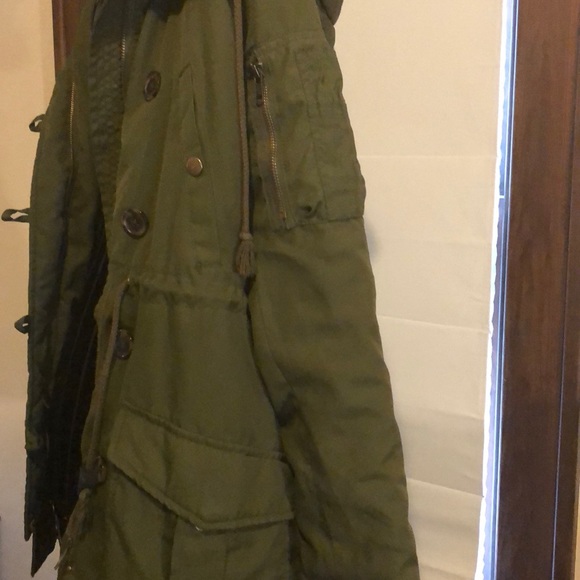 Green Lightweight Jacket ❄️WINTER SALE ITEM❄️ - Picture 5 of 7